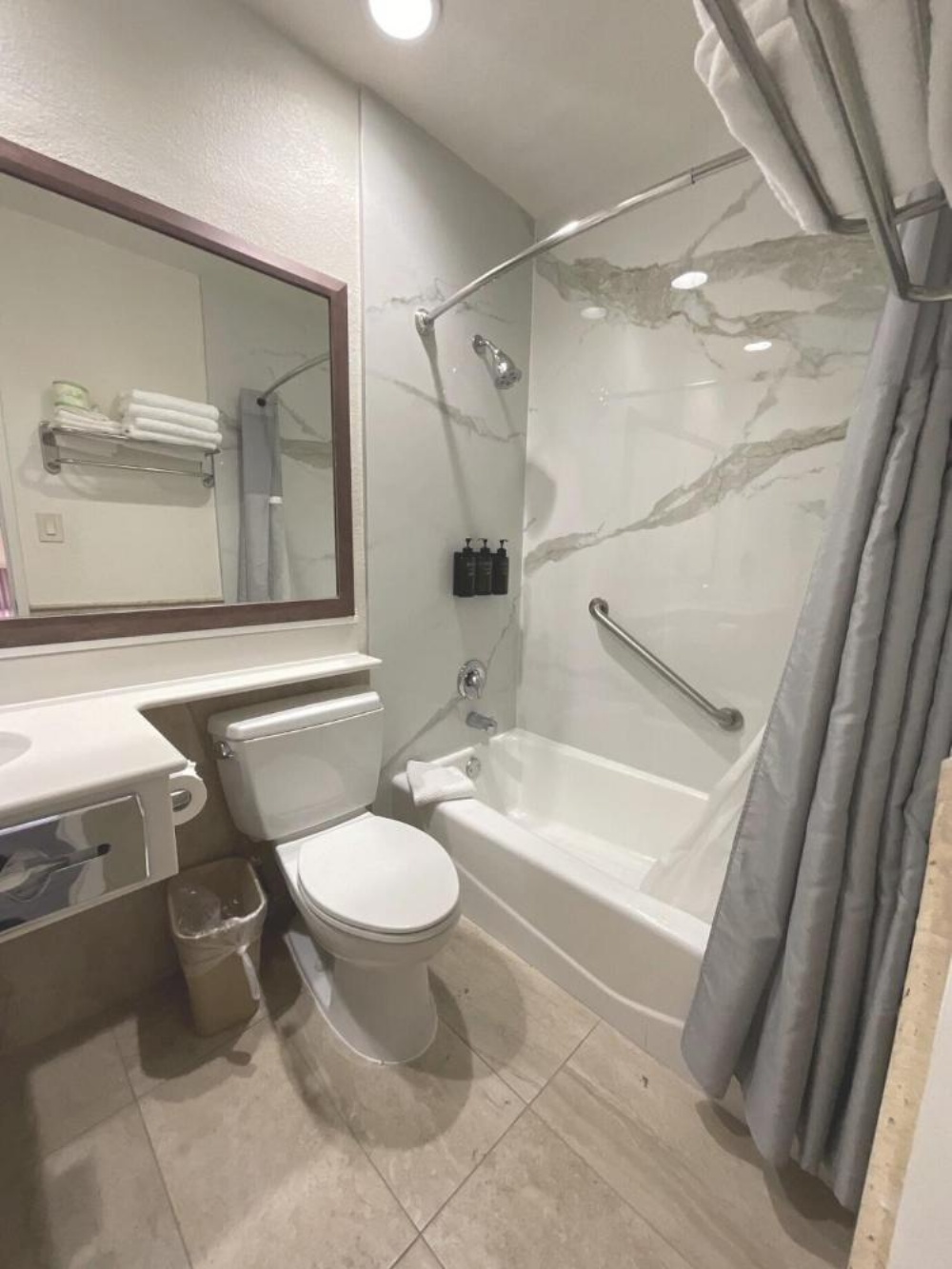 Anaheim Islander Inn and Suites