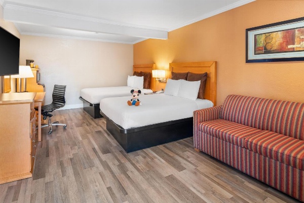 Anaheim Islander Inn and Suites image 4