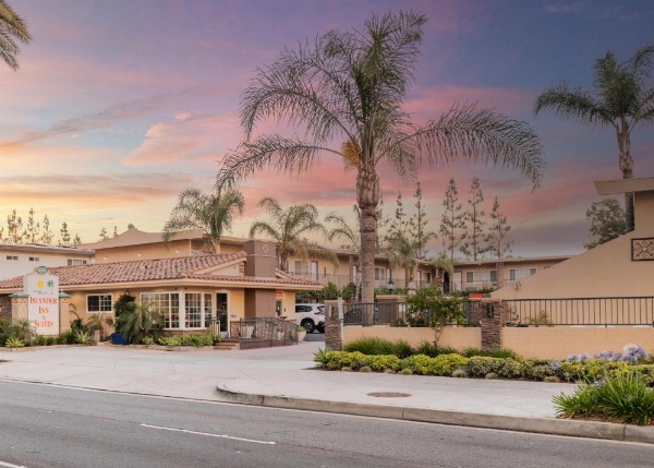 Anaheim Islander Inn and Suites image 5